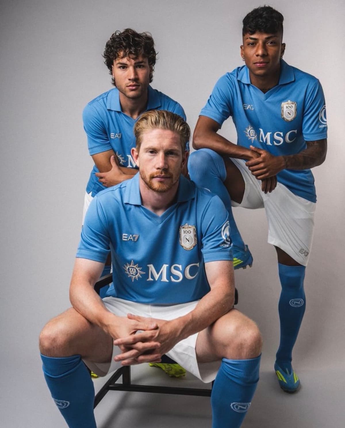 Bannière SSC Naples — maillot 2026/2027 dans l'ambiance du stade